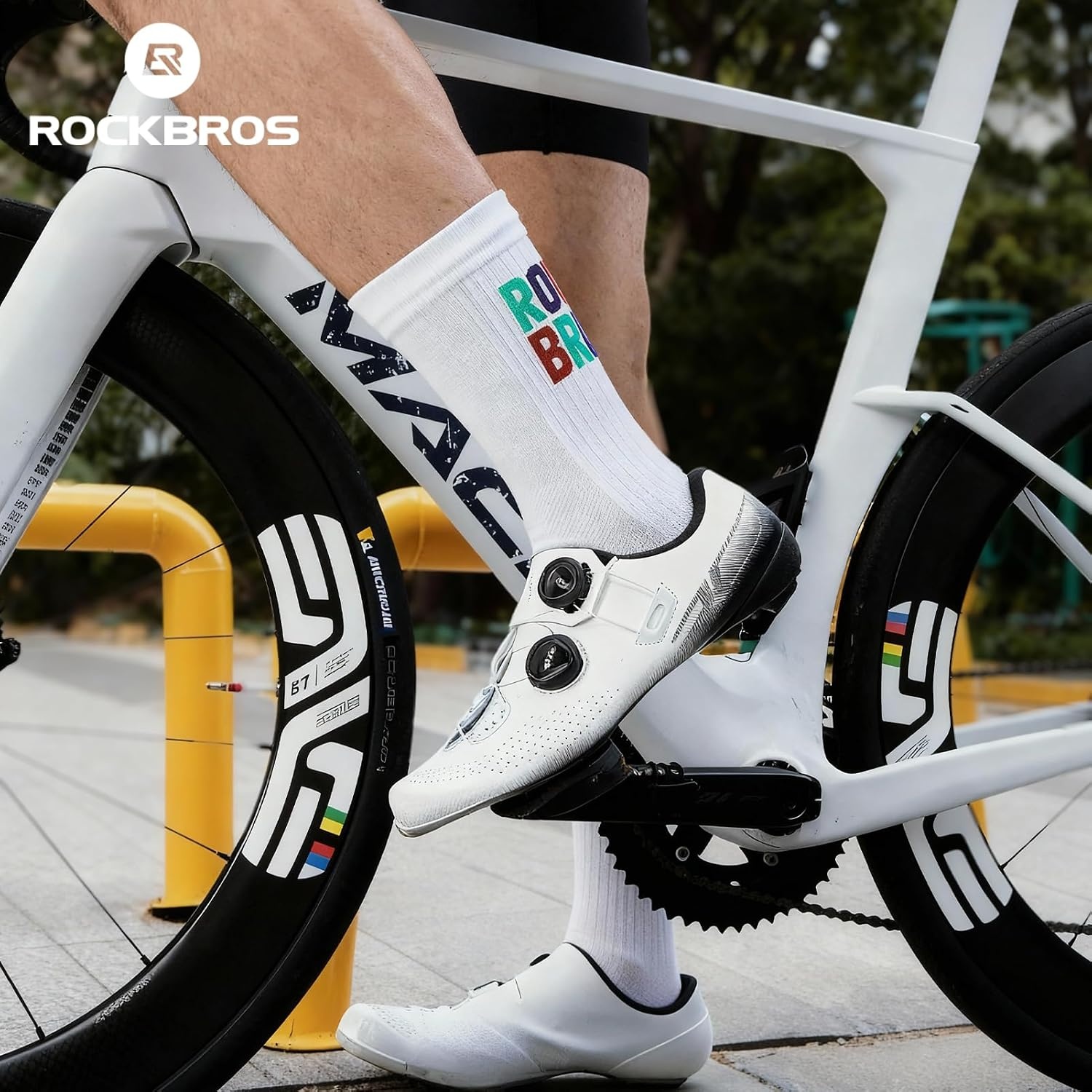 image:imageROCKBROS Cycling SocksCrew Length Bike SocksShockAbsorbing amp NonSlip4Season Versatilefor Men WomenGreen3 Pairs